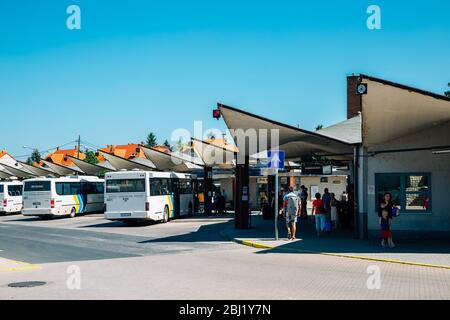 Veszprem, Ungarn - 28. Juni 2019 : Busbahnhof Veszprem Stockfoto