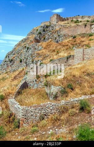 Die Burg von Akrokorinthos, bekannt als Festung aus der Antike und gebaut, wie heute während der byzantinischen und mittelalterlichen Zeiten gesehen. Stockfoto