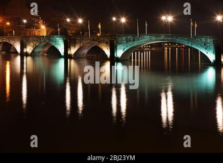 Brücke über die Meuse Meuse (Maas), Fluss in Namur. Belgien Stockfoto