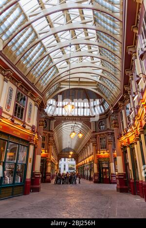 Das Innere der viktorianischen Osthalle des Leadenhall Market, entworfen von Sir Horace Jones, London Stockfoto