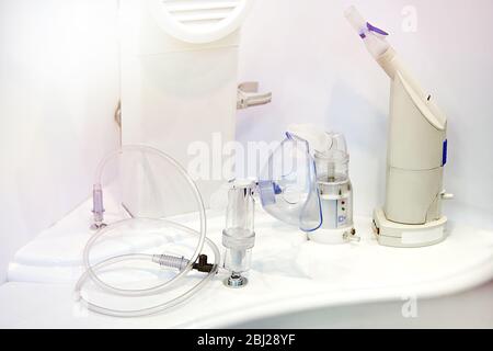 Medizinische Geräte zum Einatmen im Ausstellungsraum Stockfoto