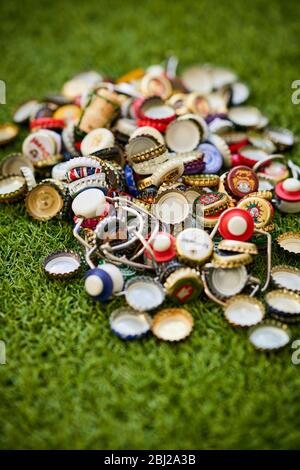 Große Auswahl an Bierflaschenplatten Stockfoto