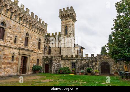 Italien, Florenz, Badia a Passignano. Blick auf die Abtei von San Michele Arcangelo in Passignano, ein Kloster auf den Hügeln des Chianti Stockfoto