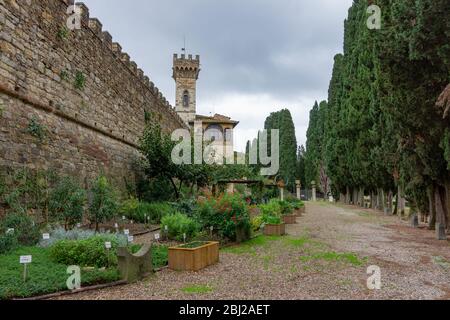 Italien, Florenz, Badia a Passignano. Blick auf die Abtei von San Michele Arcangelo in Passignano, ein Kloster auf den Hügeln des Chianti Stockfoto