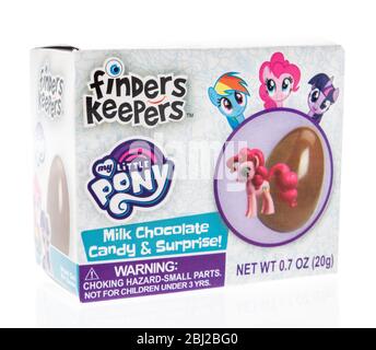 Winneconne, WI - 26. April 2020: Ein Paket von My Little Pony Finder Keepers auf einem isolierten Hintergrund. Stockfoto