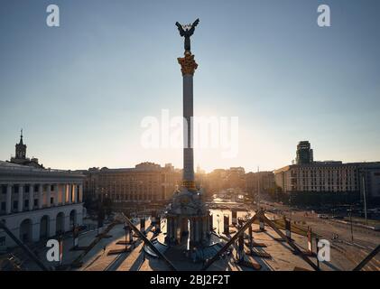 Unabhängigkeitsplatz Maidan Nezalezhnosti bei Sonnenuntergang in Kiew, Ukraine Stockfoto