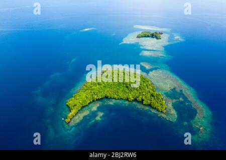 Luftaufnahme von Inseln der Kimbe Bay, New Britain, Papua Neuguinea Stockfoto