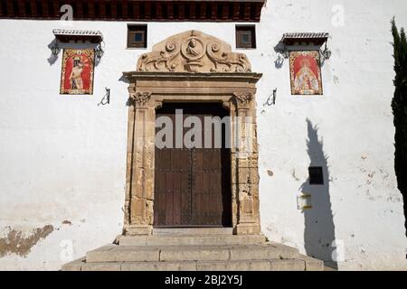 Haupteingang zur Iglesia de San Miguel Bajo, Albaicín, Granada, Spanien. Stockfoto