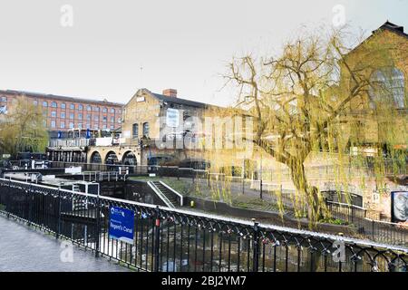 London, Großbritannien, 25. Januar 2020: Camden Market Street Food und Shopping District in London Stockfoto