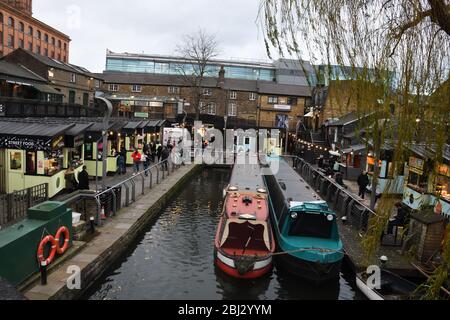 London, Großbritannien, 25. Januar 2020: Camden Market Street Food und Shopping District in London Stockfoto