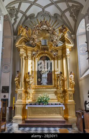 Altar des Heiligen Johannes von Nepomuk, barocker Stil, in der Dombasilika in Lowicz, Mazovia, Polen Stockfoto