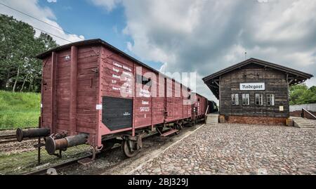 Viehwagen, die von den Nazis für Deportationen der Juden benutzt wurden, ausgestellt am Bahnhof Radegast im ehemaligen Ghetto Litzmannstadt in Lodz, Polen Stockfoto