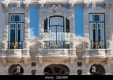 Das kunstvolle Museu Arte Nova - Museum für Moderne Kunst und Casa de Cha mit traditionellen Balkonen - in Aveiro, Portugal Stockfoto