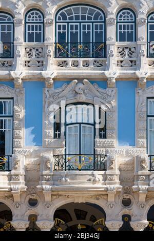 Das kunstvolle Museu Arte Nova - Museum für Moderne Kunst und Casa de Cha mit traditionellen Balkonen - in Aveiro, Portugal Stockfoto