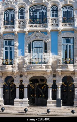 Das kunstvolle Museu Arte Nova - Museum für Moderne Kunst und Casa de Cha mit traditionellen Balkonen - in Aveiro, Portugal Stockfoto