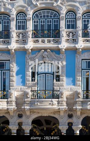 Das kunstvolle Museu Arte Nova - Museum für Moderne Kunst und Casa de Cha mit traditionellen Balkonen - in Aveiro, Portugal Stockfoto