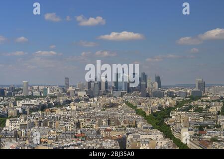 Das moderne Viertel La Défense von der Porte Maillot aus gesehen, Paris FR Stockfoto