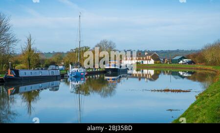 Boote auf dem Gloucester and Sharpness Canal. Stockfoto