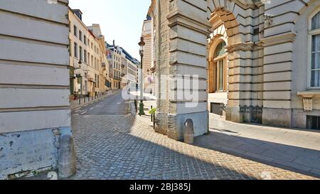 Brüssel, Belgien - 26. April 2020:die Namur-Straße in Brüssel ohne Menschen während der Haftzeit. Stockfoto