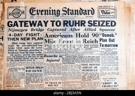 'Tor zum Ruhrgebiet beschlagnahmt' 'Amerikaner halten 90 Meile Front im Reich' Abend Standard WWII Zeitung Schlagzeile am 21. September 1944 London England UK Stockfoto