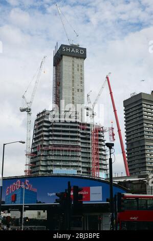 Der Bau von The Shard, London, Großbritannien. Juli 2010. Im Bau, im Bau, im Bau. Immobilien. Stockfoto