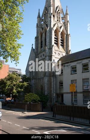 Neugotische Architektur Holy Trinity Roman Catholic Church, 41 Brook Green, Hammersmith, London W6 7BL von William Wardell Joseph Hansom Stockfoto