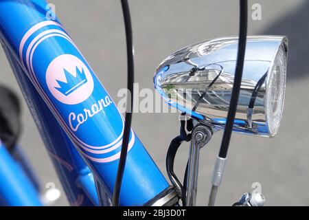 Hamburg, Deutschland. April 2020. Das Logo der Fahrradmarke Corona, Typ TSP Romita, aufgenommen in Hamburg. Kredit: Bodo Marks/dpa/Alamy Live News Stockfoto