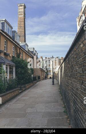 Backsteinhäuser im edwardianischen Stil auf New End Street in Hampstead, einer der begehrtesten Viertel mit einigen der teuersten Gehäuse Stockfoto