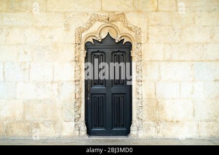 Eingang in berühmten Kloster von Jeronimos - Mosteiro dos Jeronimos in Lissabon, Portugal Stockfoto