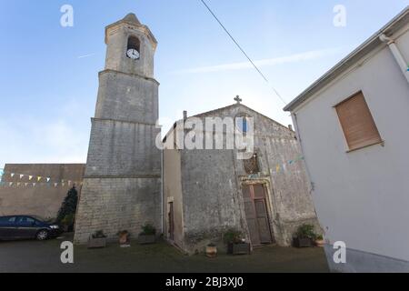 Sedini, Italien - 31. Dezember 2018: Strassenfoto in Sedini, Sardinien Stockfoto