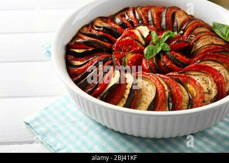 Ratatouille: Traditionelles französisches, provenzalisches Gemüsegericht, im Ofen zubereitet Stockfoto