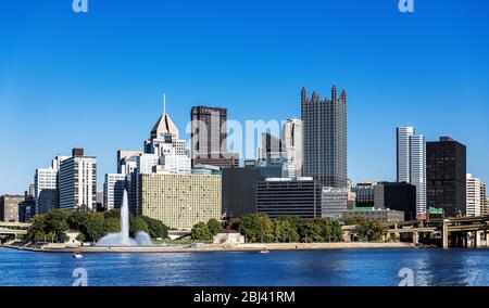 City Skyline und Point State Park in Pittsburgh. Stockfoto