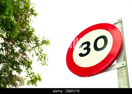 Verkehrsschild Geschwindigkeitsbegrenzung 30. Stockfoto