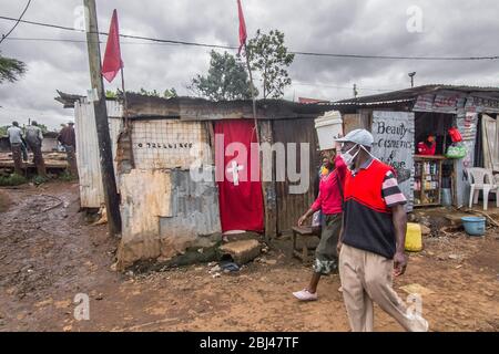 Nairobi, Kenia. April 2020. Die Bewohner werden gesehen, wie sie ihre täglichen Aktivitäten inmitten der anhaltenden Corona Virus Pandemie Tage nach einer Verlängerung der Ausgangssperre Tage durch die kenianische Regierung praktizieren. Kredit: Donwilson Odhiambo/ZUMA Wire/Alamy Live News Stockfoto