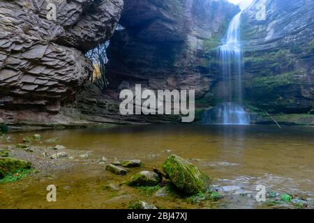 Malerischer Wasserfall in Katalonien, La Foradada de Cantonigros (Spanien) Stockfoto