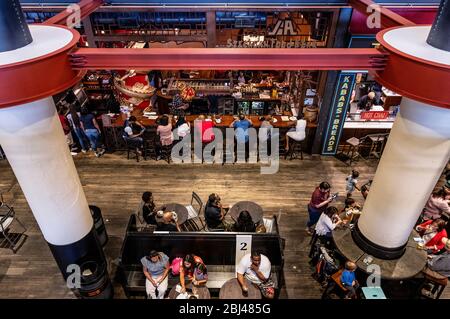 Die Lebensmittelhalle des Ponce City Market in Atlanta in Georgia. Stockfoto