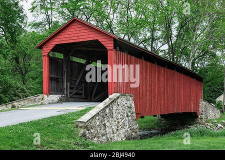 Die Pool Forge Covered Bridge im Lancaster County in Pennsylvania. Stockfoto