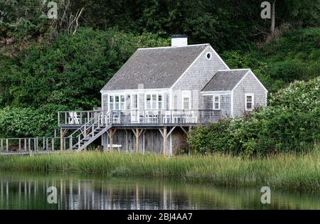 Charmantes Cottage House am Mill Pond in Chatham in Cape Cod. Stockfoto