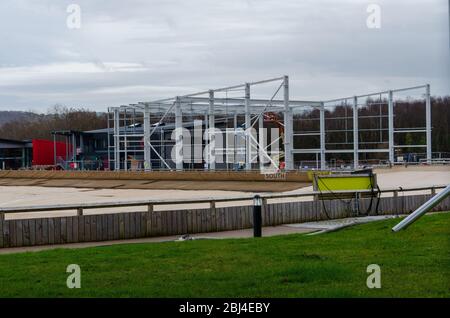 Dolgarrog, Wales, UK : 2. März 2019: Bauarbeiten im Surf Snowdonia Touristenattraction Stockfoto