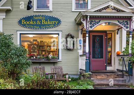 Charmante Buchhandlung und Bäckerei in Rochester in Vermont. Stockfoto