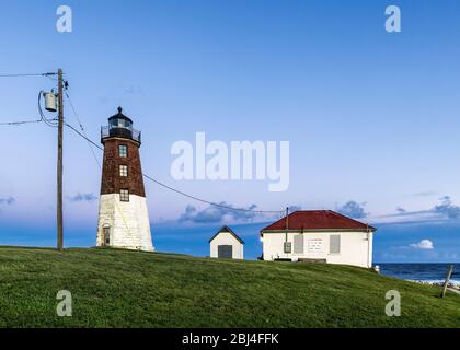 Judith Point Lighthouse und Coast Guard Station. Stockfoto