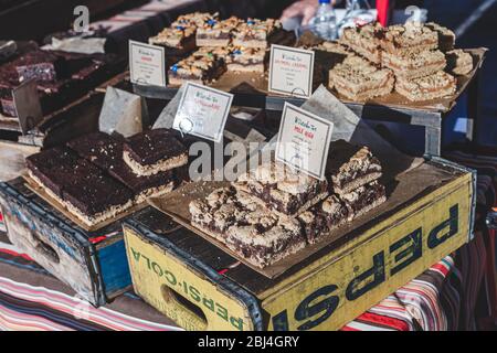 London/UK-26/07/18: Frisch gekochte Kuchen im "Outsider Tart"-Stand auf dem Kings Cross Real Food Market, wo bequem, One-Stop-Shops von Stockfoto