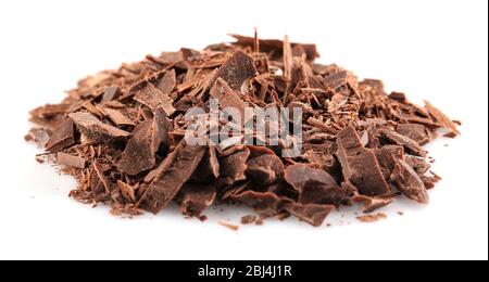 Dunkle Schokoladenspäne auf weiß isoliert Stockfoto