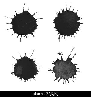 Wasserfarben auf weißem Hintergrund isoliert. Set von schwarzen Wasserfarben Flecken. Schwarze Tintenspritzer isoliert Stockfoto