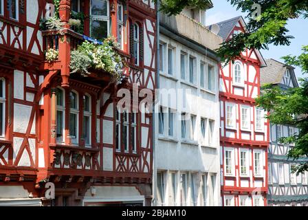 Typische Fassaden in der Altstadt von Marburg, Deutschland Stockfoto