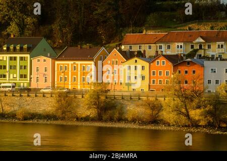 Donau-Uferhäuser, Passau, Bayern, Deutschland Stockfoto