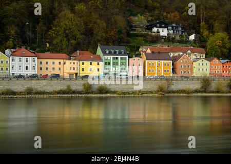 Donau-Uferhäuser, Passau, Bayern, Deutschland Stockfoto