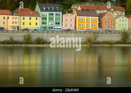 Donau-Uferhäuser, Passau, Bayern, Deutschland Stockfoto