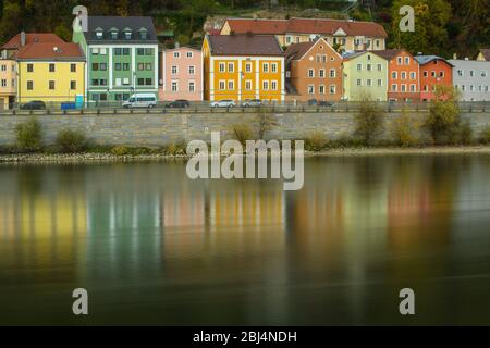 Donau-Uferhäuser, Passau, Bayern, Deutschland Stockfoto