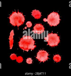 Blut spritzt realistische Blutflecken. Blut- oder Farbspritzer isoliert auf Schwarz Stockfoto